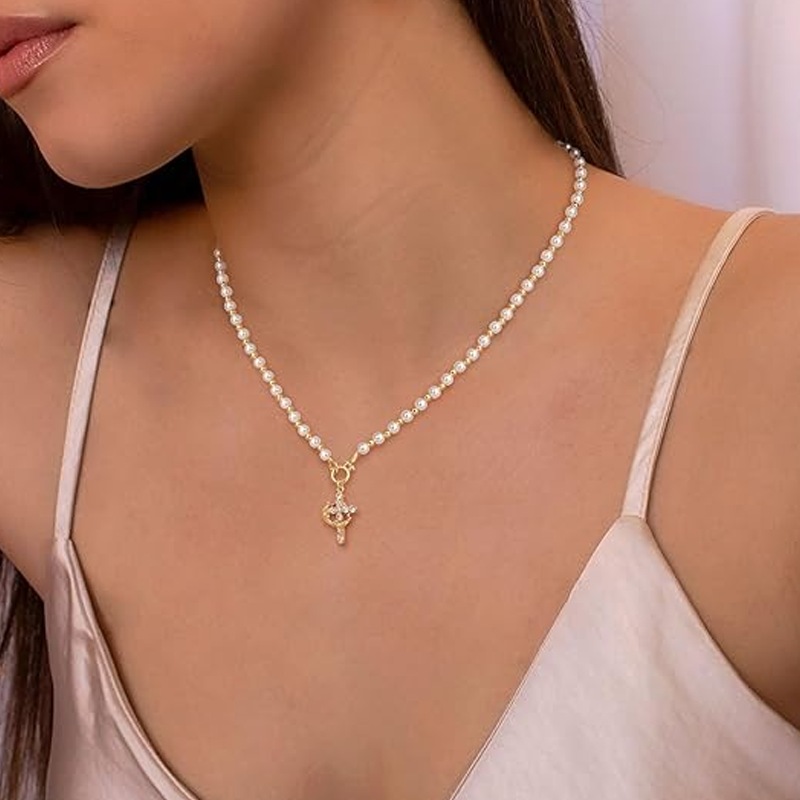 Collar de perlas de dos capas con colgante de cruz – Diseño vintage y minimalista